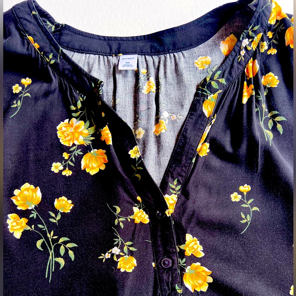 Old Navy: Size XXL, Women’s Top, Black with yellow flowers, 3/4 Sleeve.